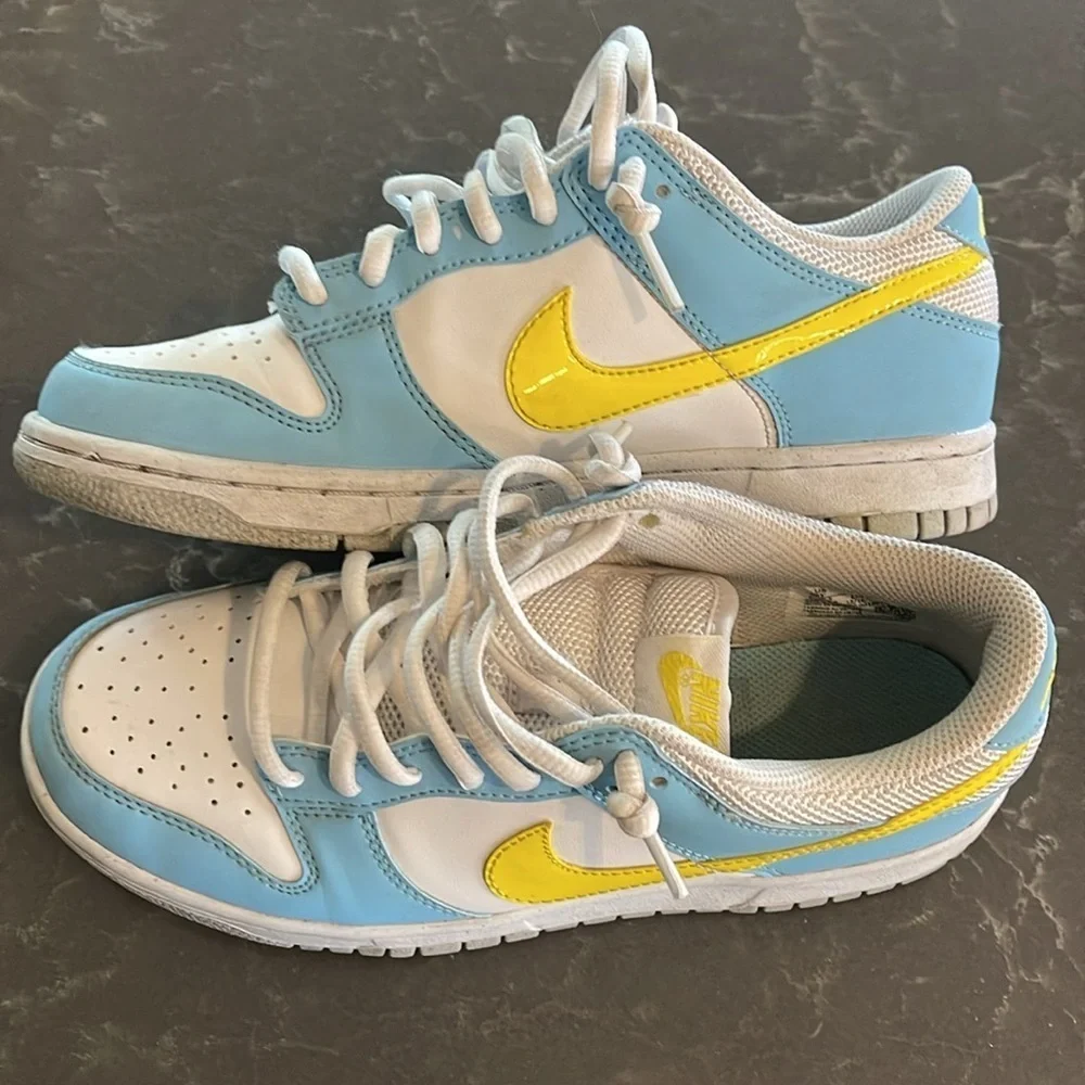 Nike Dunk Lows GS Size 6Y